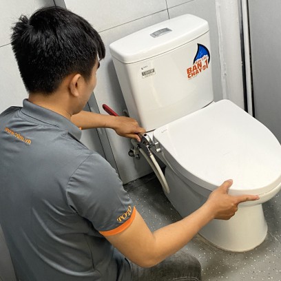 Lắp Đặt Bồn Cầu 2 Khối Nắp Rửa Cơ Và Vòi Xịt Vệ Sinh - Tuấn Đức 
