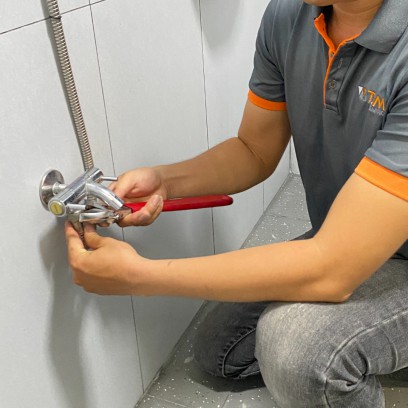 Lắp Đặt Sen Tắm Lạnh  Dịch vụ lắp đặt sen tắm lạnh chuyên nghiệp nhanh chóng - TDM Tuấn Đức