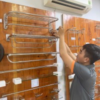 Lắp Đặt Kệ Treo Khăn Tầng 