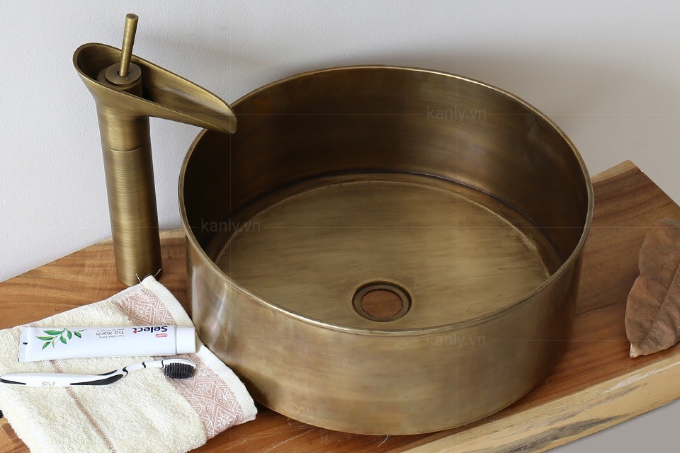Hình ảnh thực tế chậu rửa mặt đồng thau Kanly RSC601 đặt bàn