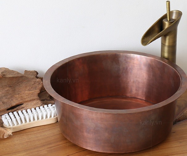 Hình ảnh thực tế chậu rửa mặt đồng thau Kanly RSC603 V đặt bàn