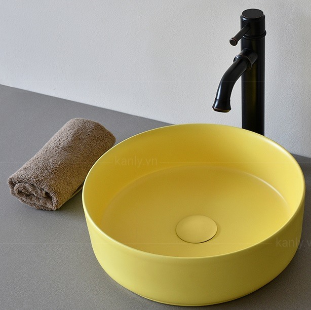 Hình ảnh thực tế lavabo rửa mặt Kanly đặt bàn SU524