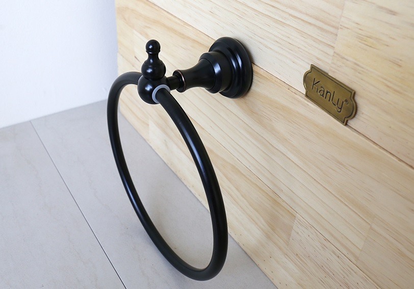 Hình ảnh thực tế vòng treo khăn Kanly GCK 02B