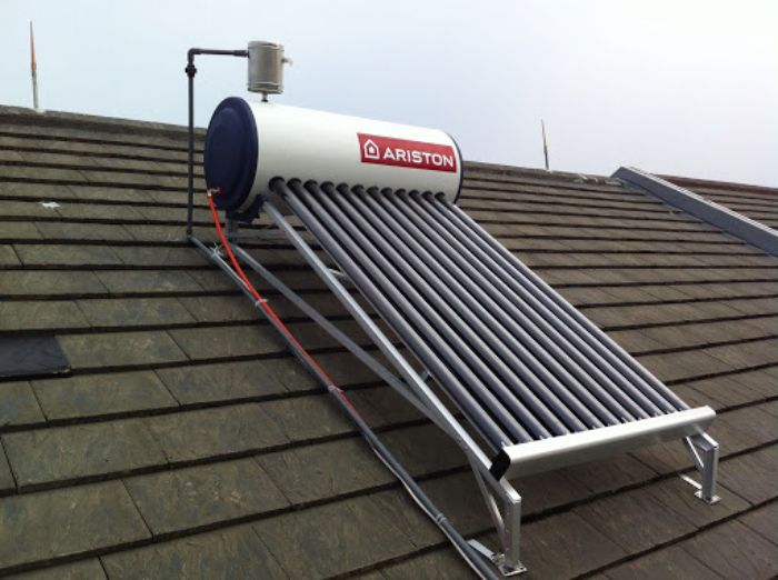 Đặt máy năng lượng mặt trời trên mái ngói