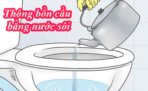 Thông bồn cầu bằng nước sôi hiệu quả bất ngờ