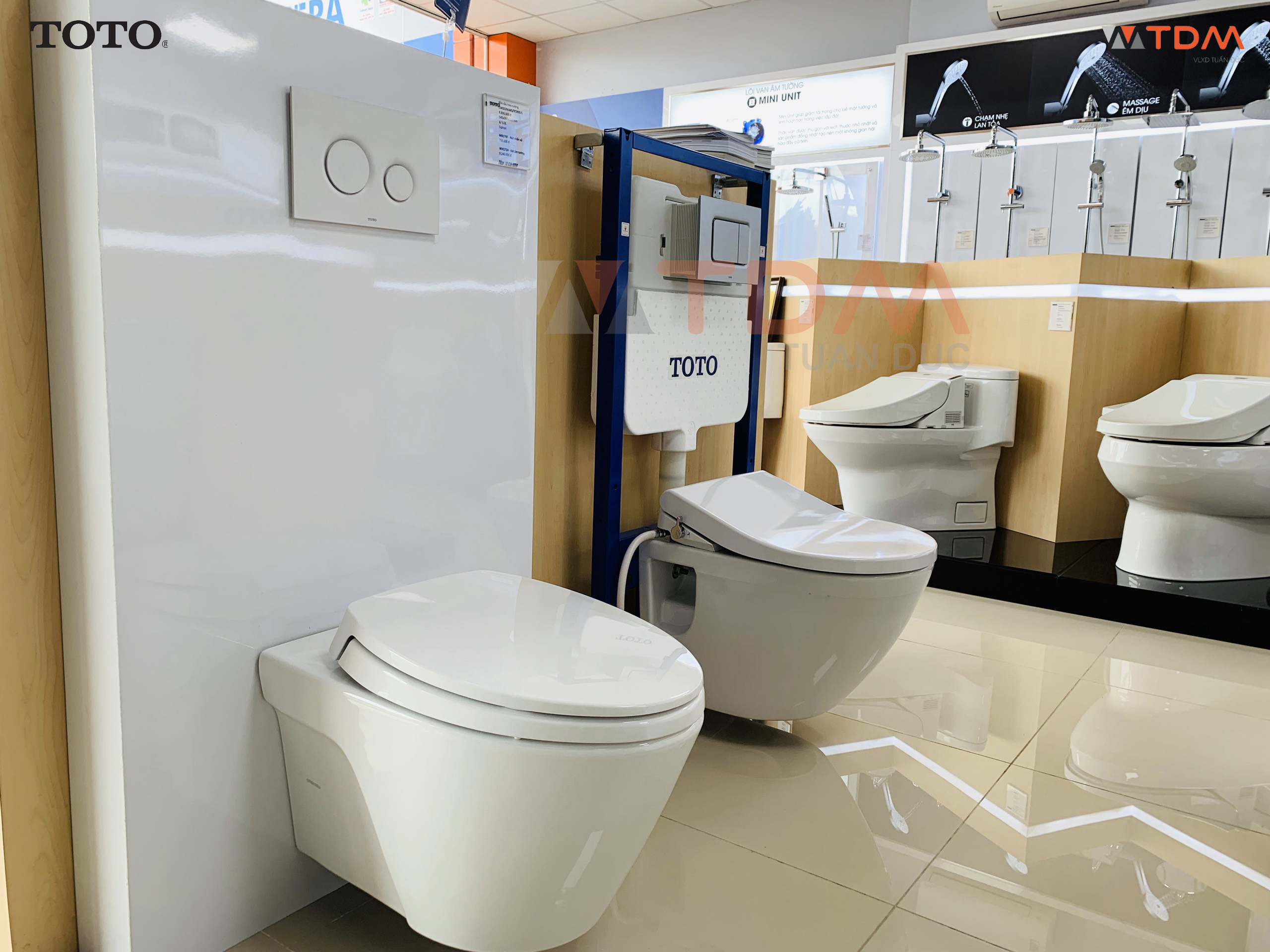 cách vệ sinh bồn cầu thông minh