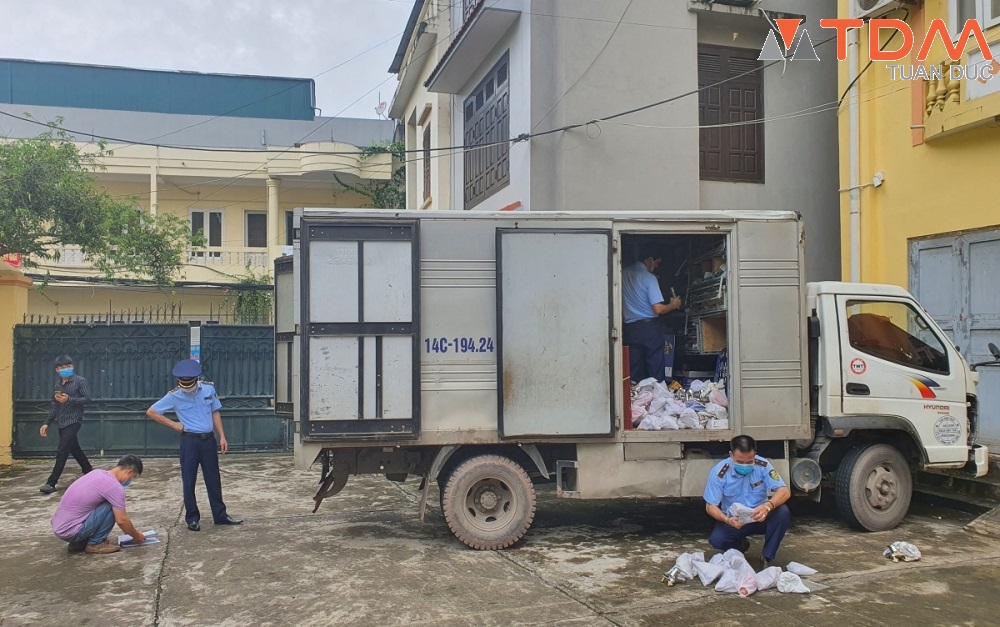 Đội quản lý thị trường thường xuyên giữ nhiều tang vật không có nguồn gốc, giấy tờ. 