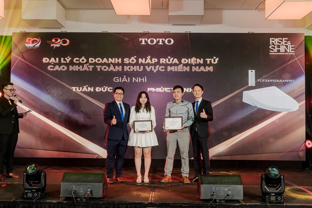 Tuấn Đức được Toto vinh danh Đại lý có doanh số nắp rửa điện tử cao nhì khu vực